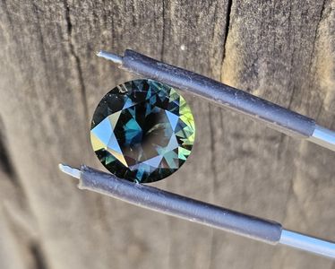 3.75 cts Sapphire - Round Brilliant - Hero Image