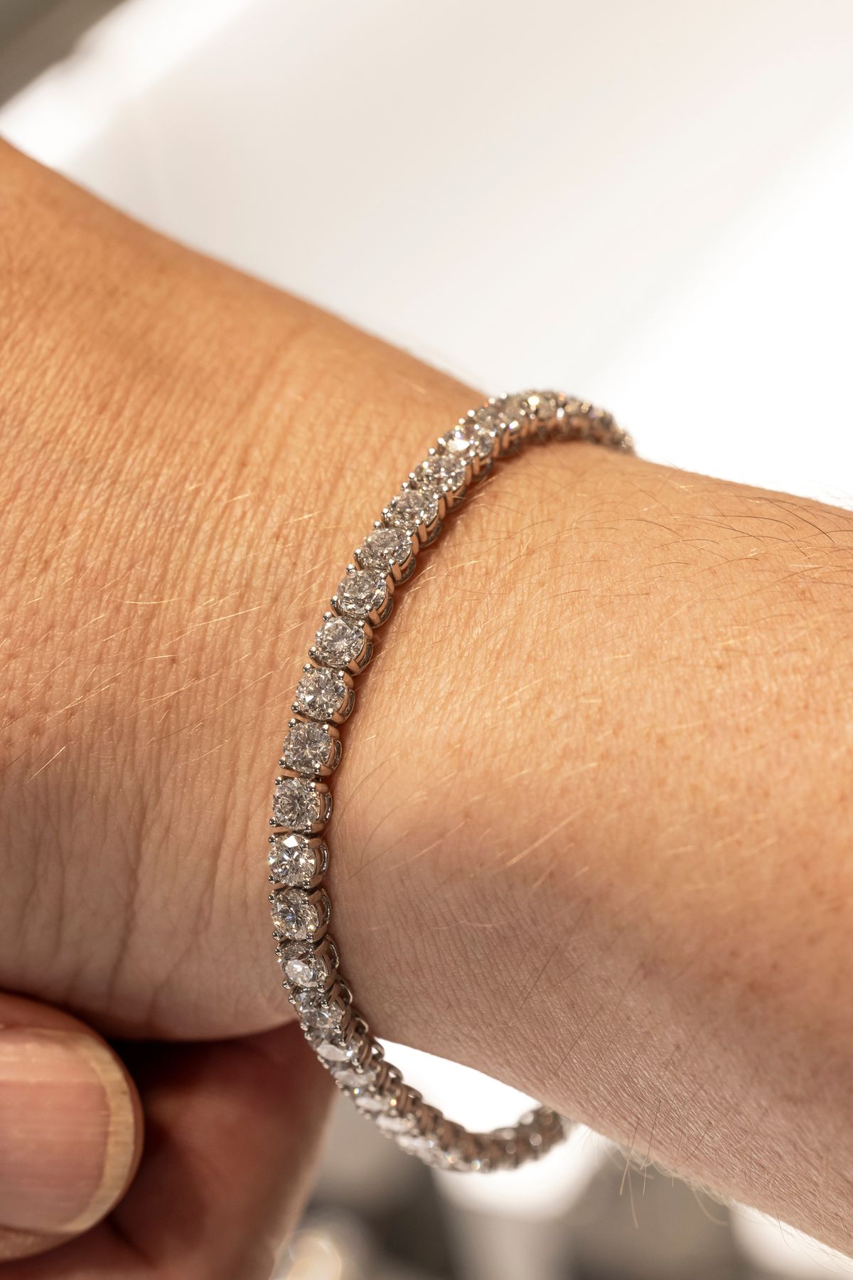 18 carat white gold diamond tennis bracelet - Hero image