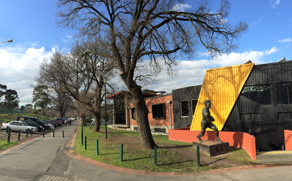 9th Prize: Punt Road Tour Experience - Image 1