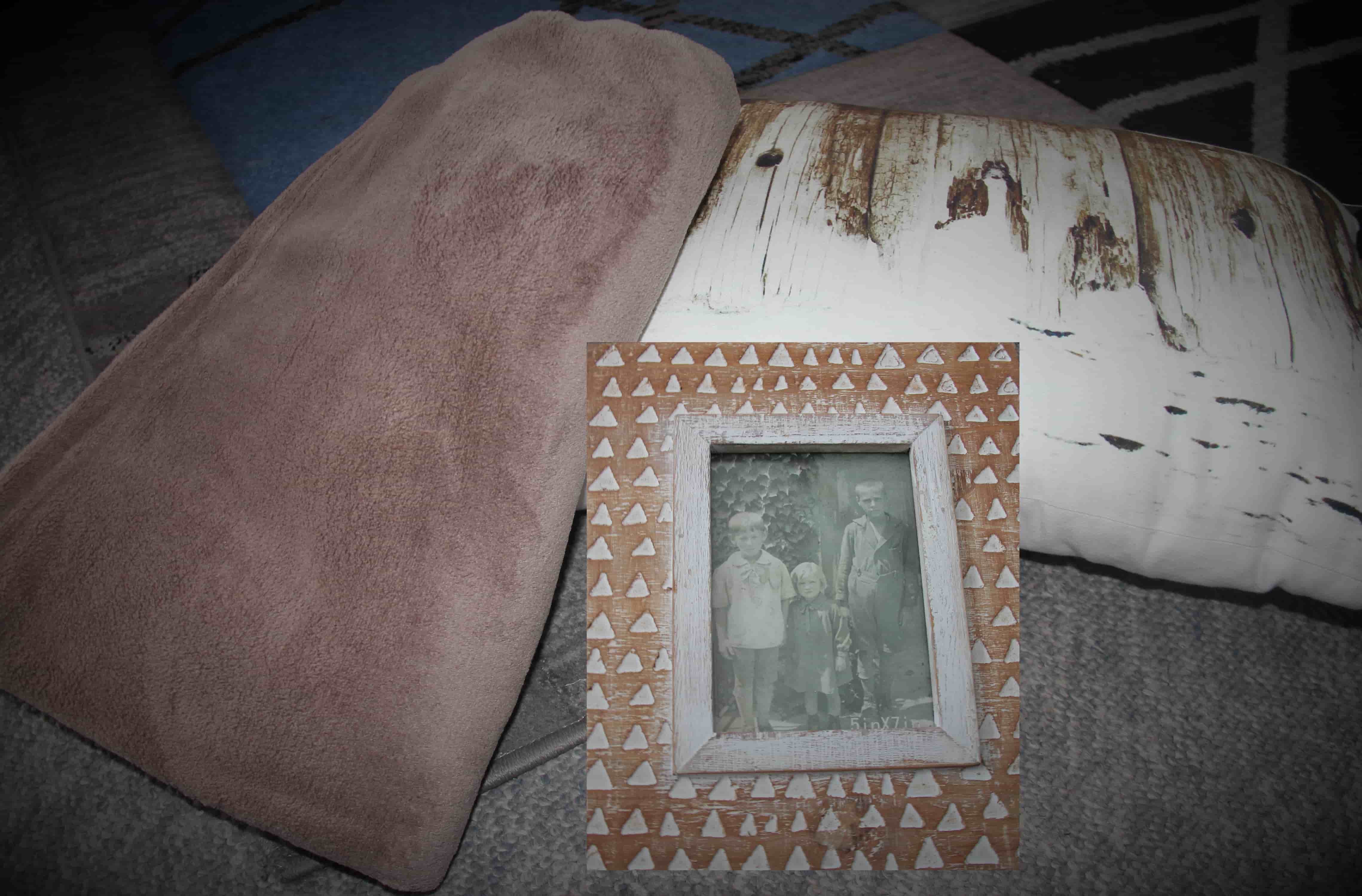 5th Prize - Home design hamper including throw rug, cushion, photo frame - Image 1