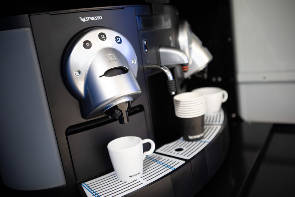 2022 Isuzu NNR 45-150 AMT Crew IFS and Custom Canopy and Accessories - Image 4