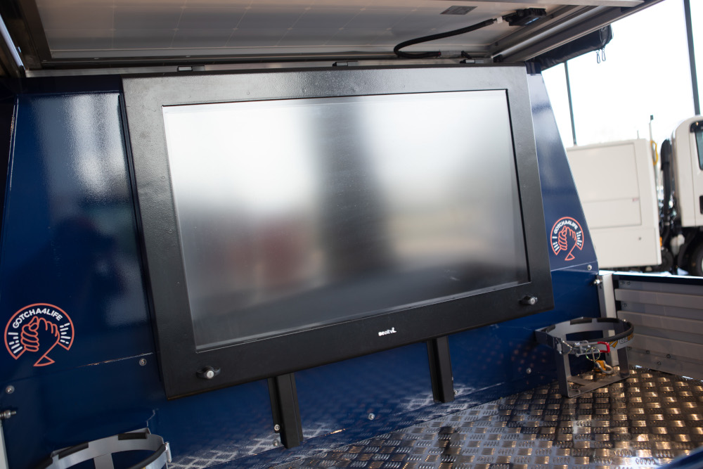 2022 Isuzu NNR 45-150 AMT Crew IFS and Custom Canopy and Accessories - Image 2