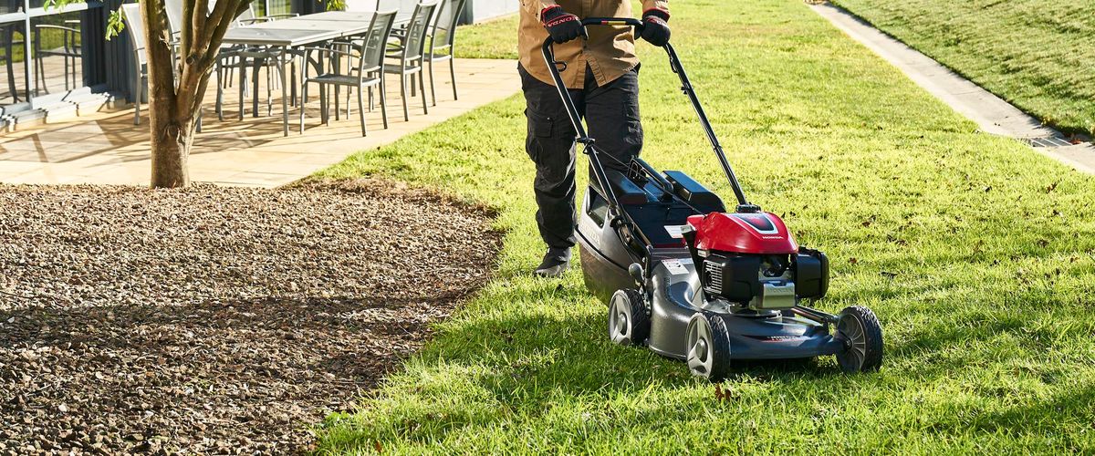 Honda HRU19 Lawn Mower - Hero image