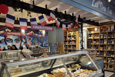 Voucher and Goodies by Les Deux Coqs - Hero Image