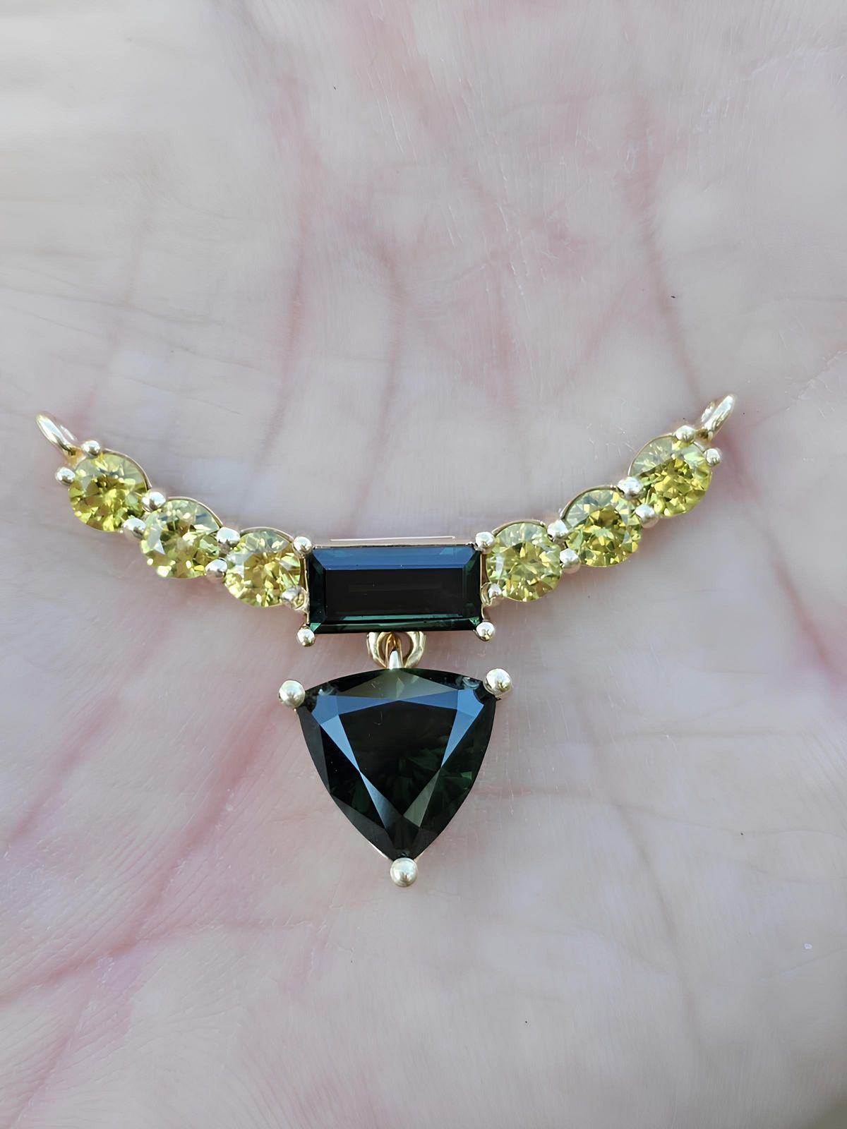 Stunning 18ct Yellow Gold Sapphire Pendant and Matching Earrings - Hero image