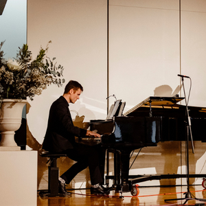 Five Piano Lessons with Luke Moxey - Hero Image