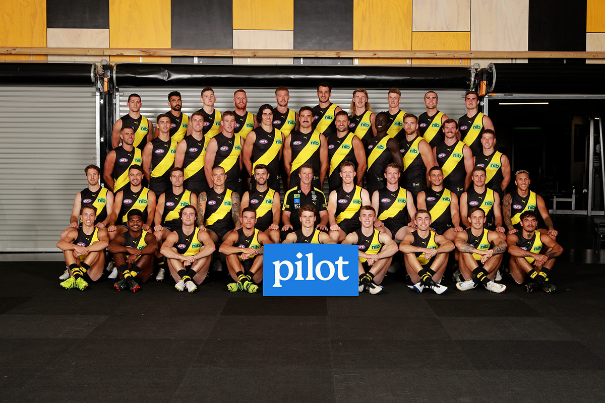 Photo with the 2023 AFL team - Image 1