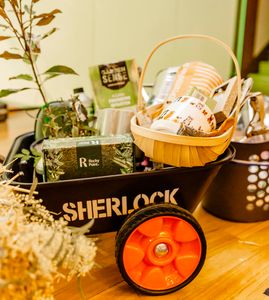 Deluxe Garden Lover's Hamper - Hero Image