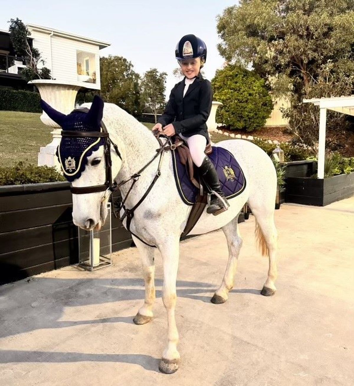 Hampton Harlow Saddle Cloth & Bonnet Set - Hero image