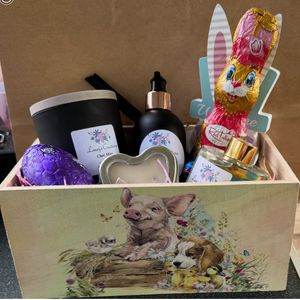 Lansy's Creations Hamper & Bottle of Wine - Hero Image