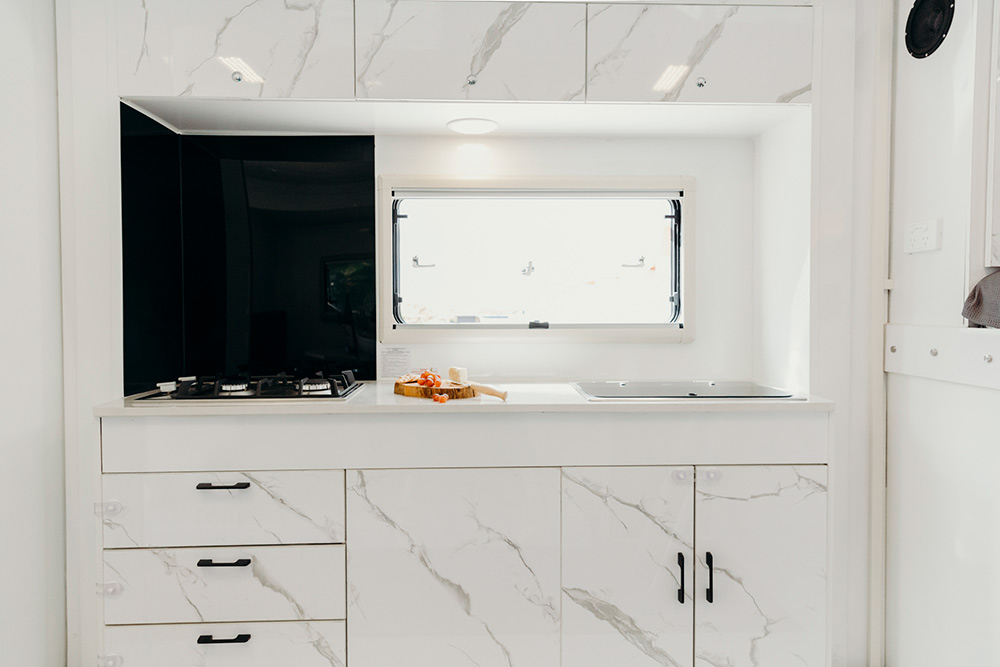 2021 Isuzu 4x4 Trayback with Austral Motorhomes Slide on Camper - Image 4