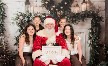 Lia Photos & Film - Santa Photo Experience for Parents, Kids, and Pets - Hero Image