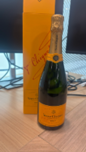 Veuve Clicquot Champagne 750ml - Hero Image