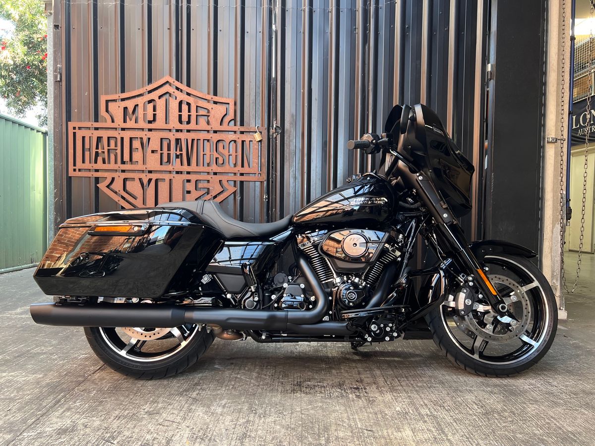 HARLEY-DAVIDSON STREET GLIDE MOTORCYCLE - Hero image