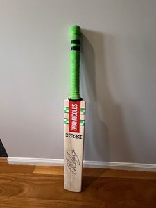 Chris Lynn Signed Bat with Certificate - Hero Image