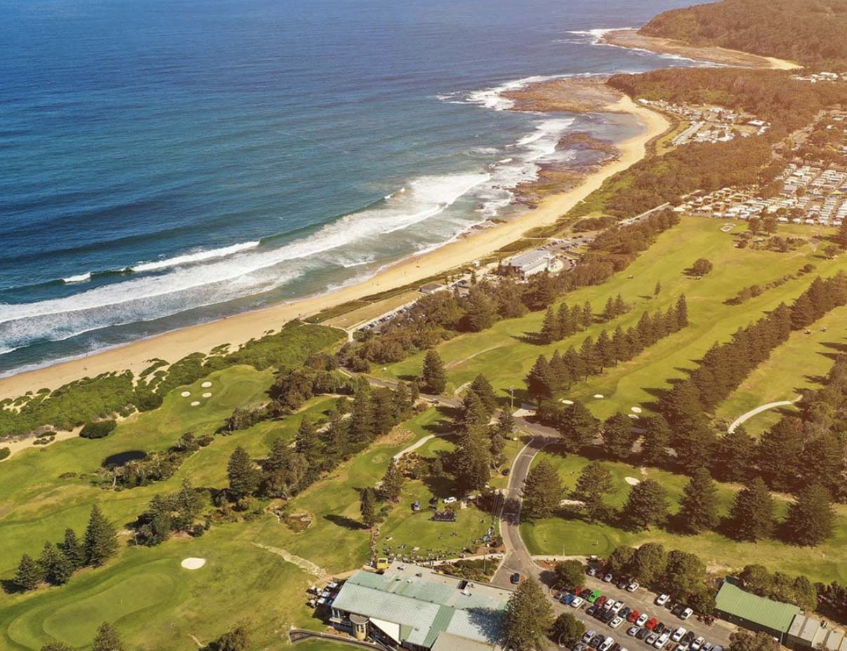 4 rounds of golf including 2 carts - Image 1