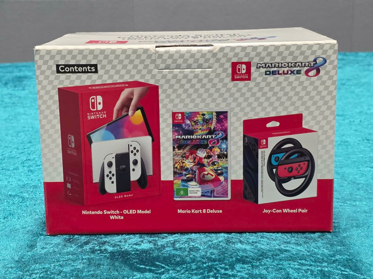 Nintendo Switch (Mario Kart 8 Deluxe) - Hero image