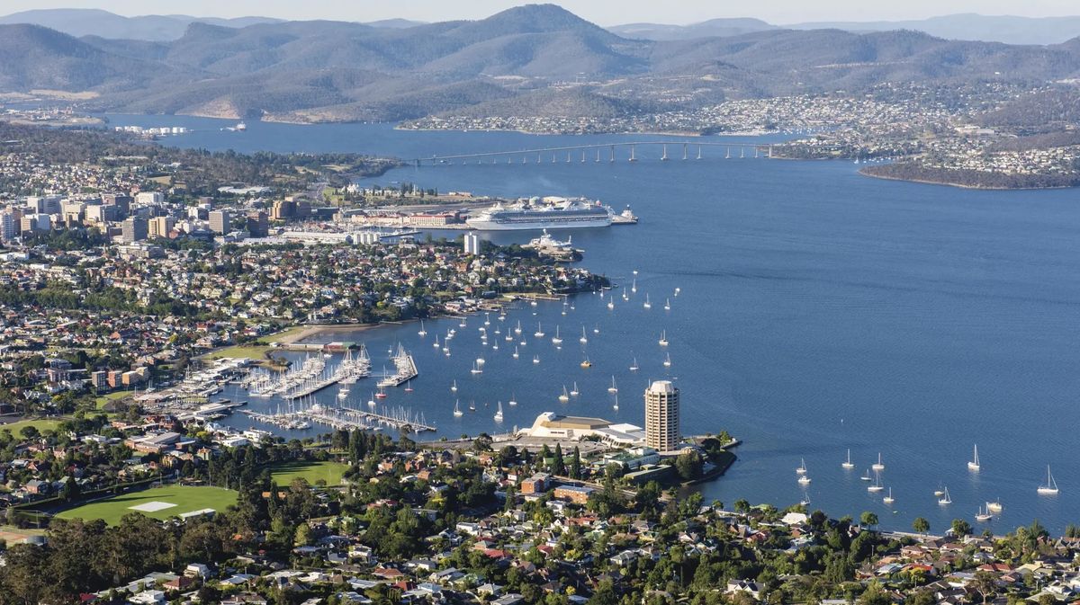 Luxury Tasmanian Getaway - Hero image