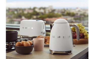 SMEG 2-Slice Toaster & Kettle Set – White - Hero Image