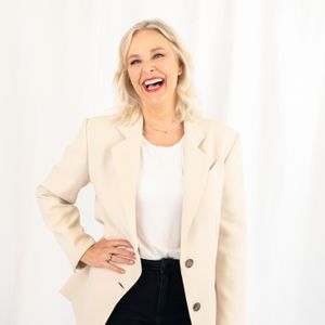 Ageless Beauty: The Makeup Course for Women Over 40 - Hero Image